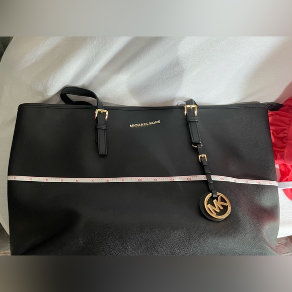 Michael Kors Jet Set Medium Travel Saffiano Leather Tote - Black 30T5GTV… - Picture 5 of 16